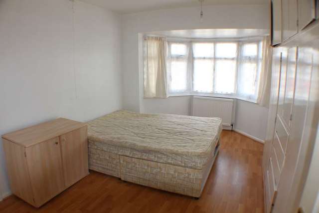  Image of 5 bedroom Detached house to rent in Woodnewton Drive Leicester LE5 at Woodnewton Drive  Leicester, LE5 6NL