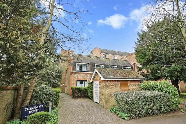  Image of 2 bedroom Flat for sale in Worcester Road Sutton SM2 at Sutton Surrey Sutton, SM2 6PB