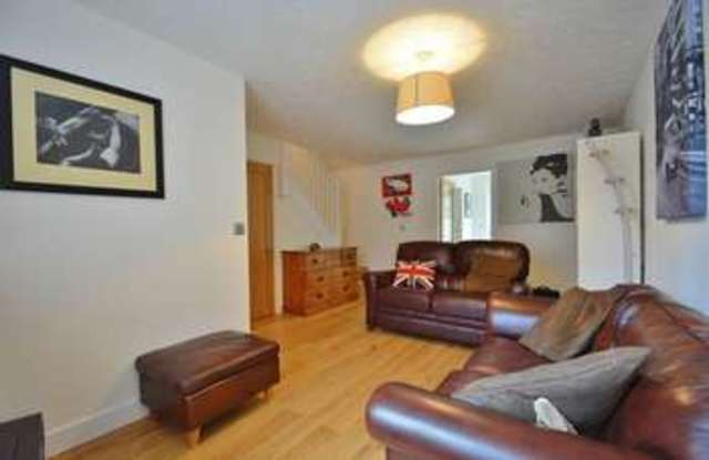  Image of 3 bedroom Terraced house for sale in Youens Drive Thame OX9 at Youens Drive  Thame, OX9 3ZQ