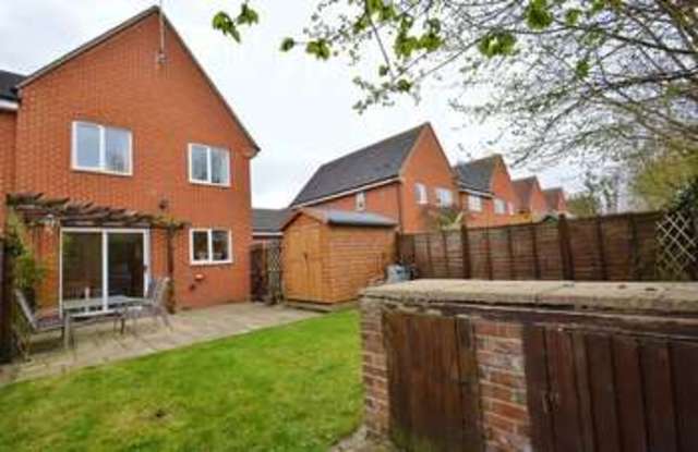 Image of 3 bedroom Terraced house for sale in Youens Drive Thame OX9 at Youens Drive  Thame, OX9 3ZQ