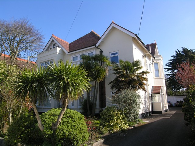  Image of 1 bedroom Flat to rent in Watkin Road Pokesdown Bournemouth BH5 at 2 Watkin Road  Bournemouth, BH5 1HP