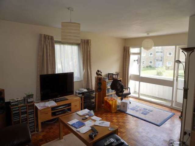  Image of 1 bedroom Flat to rent in Ferndale Close Tunbridge Wells TN2 at Ferndale Close Tunbridge Wells Pembury, TN2 3RP