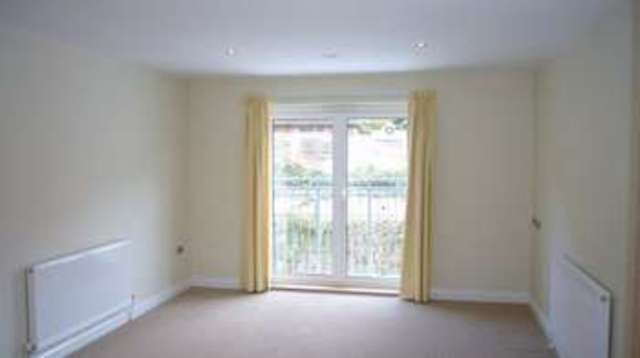  Image of 2 bedroom Flat to rent in Parliament Street Crediton EX17 at Parliament Street  CREDITON, EX17 2AW