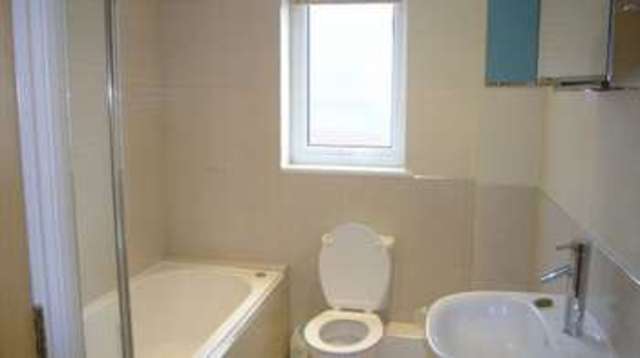  Image of 2 bedroom Flat to rent in Parliament Street Crediton EX17 at Parliament Street  CREDITON, EX17 2AW