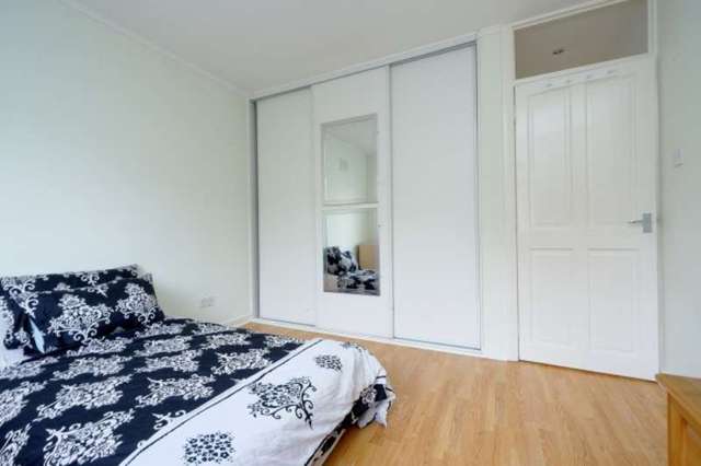  Image of 3 bedroom Bungalow for sale in Poets View Kirkintilloch Glasgow G66 at Poets View  Glasgow, G66 3HT