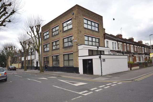  Image of 3 bedroom Apartment to rent in Cann Hall Road London E11 at 287 Cann Hall Road  Leytonstone, E11 3NL
