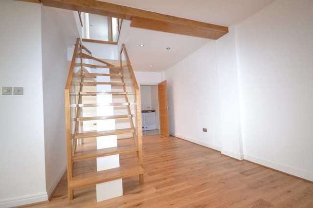  Image of 3 bedroom Apartment to rent in Cann Hall Road London E11 at 287 Cann Hall Road  Leytonstone, E11 3NL