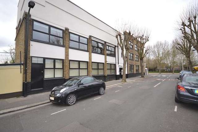  Image of 3 bedroom Apartment to rent in Cann Hall Road London E11 at 287 Cann Hall Road  Leytonstone, E11 3NL