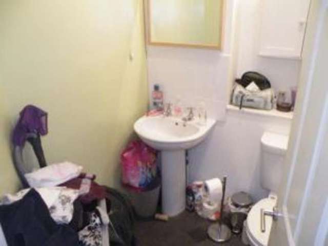 Image of Flat for sale in Surbiton Hill Park Surbiton KT5 at 5 Surbiton Hill Park Surbiton Norbiton, KT5 8EF