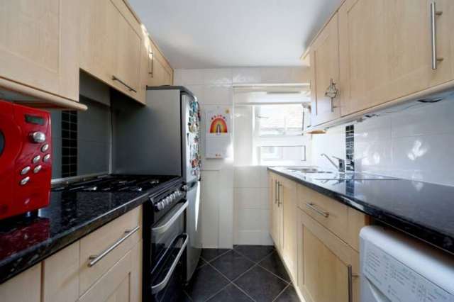  Image of 2 bedroom Flat for sale in Crofton Avenue Croftfoot Glasgow G44 at Crofton Avenue  Glasgow, G44 5HY
