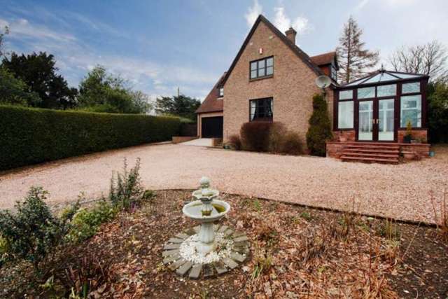  Image of 4 bedroom Detached Villa for sale in Walkerton Drive Leslie Glenrothes KY6 at Walkerton Drive  Glenrothes, KY6 3BT