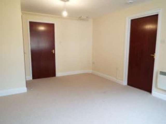  Image of 2 bedroom Flat for sale in High Street Fareham PO16 at 9 High Street Fareham Fareham, PO16 7AA
