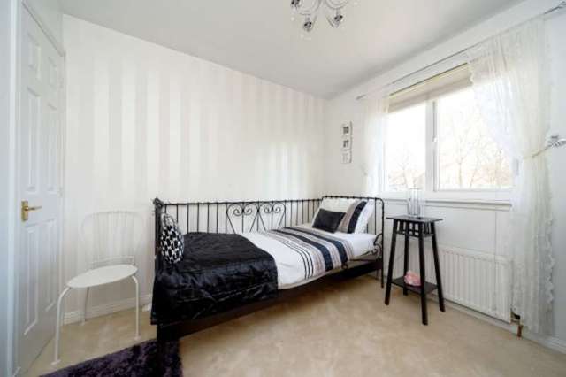  Image of 3 bedroom End of Terrace for sale in Kingfisher Gardens Glasgow G13 at Kingfisher Gardens  Glasgow, G13 4QP