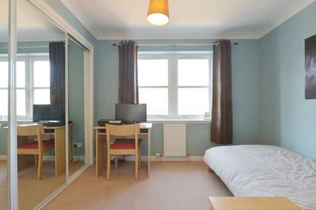  Image of 3 bedroom Town House for sale in Hillside Grove Bo