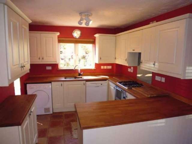  Image of 4 bedroom Semi-Detached house to rent in Foxholes Close Deanshanger Milton Keynes MK19 at Deanshanger  Milton Keynes, MK19 6HA