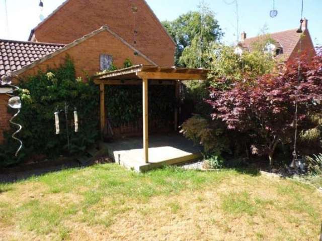  Image of 4 bedroom Semi-Detached house to rent in Foxholes Close Deanshanger Milton Keynes MK19 at Deanshanger  Milton Keynes, MK19 6HA