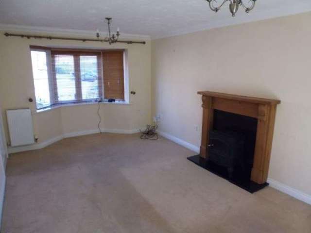  Image of 4 bedroom Semi-Detached house to rent in Foxholes Close Deanshanger Milton Keynes MK19 at Deanshanger  Milton Keynes, MK19 6HA