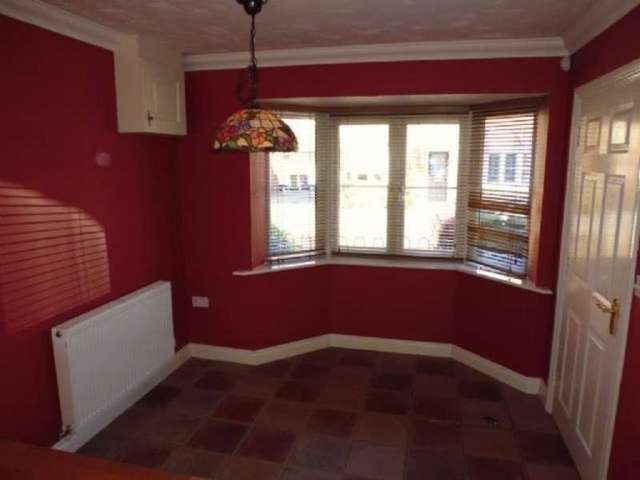  Image of 4 bedroom Semi-Detached house to rent in Foxholes Close Deanshanger Milton Keynes MK19 at Deanshanger  Milton Keynes, MK19 6HA