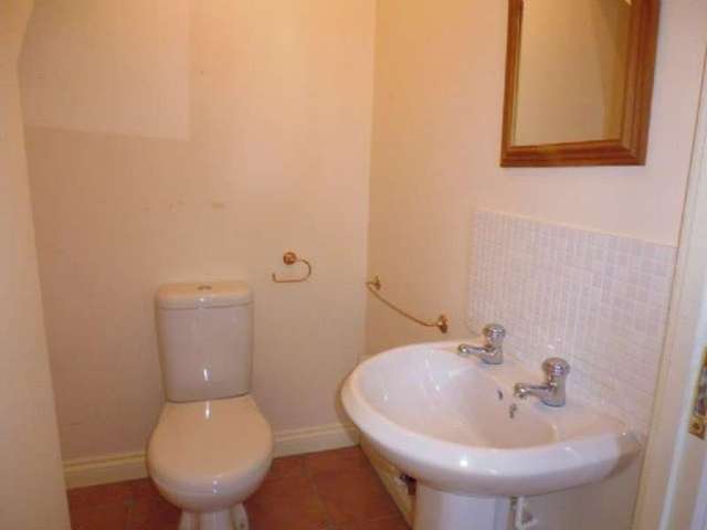  Image of 4 bedroom Semi-Detached house to rent in Foxholes Close Deanshanger Milton Keynes MK19 at Deanshanger  Milton Keynes, MK19 6HA