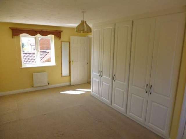  Image of 4 bedroom Semi-Detached house to rent in Foxholes Close Deanshanger Milton Keynes MK19 at Deanshanger  Milton Keynes, MK19 6HA