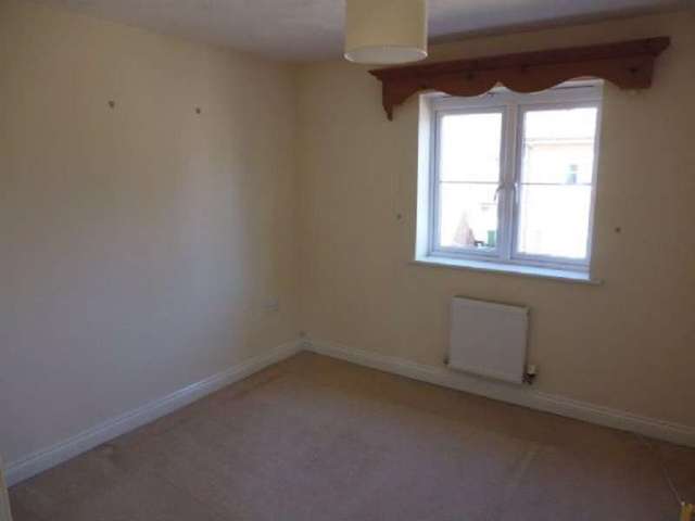  Image of 4 bedroom Semi-Detached house to rent in Foxholes Close Deanshanger Milton Keynes MK19 at Deanshanger  Milton Keynes, MK19 6HA