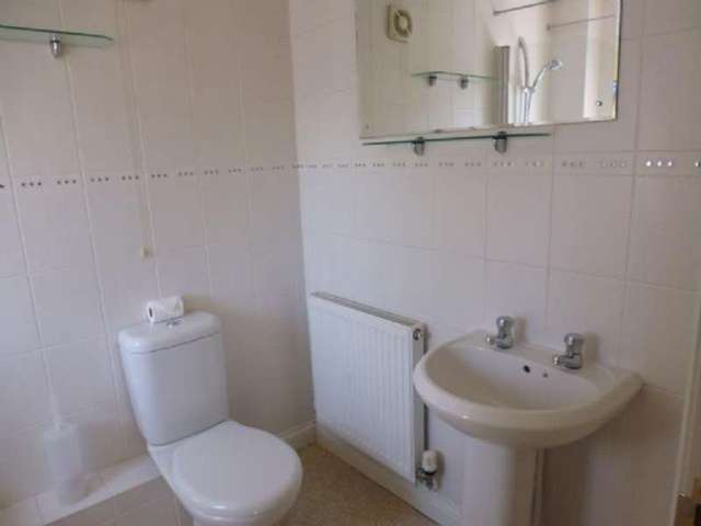  Image of 4 bedroom Semi-Detached house to rent in Foxholes Close Deanshanger Milton Keynes MK19 at Deanshanger  Milton Keynes, MK19 6HA
