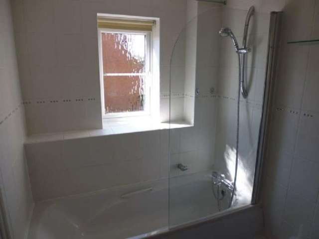  Image of 4 bedroom Semi-Detached house to rent in Foxholes Close Deanshanger Milton Keynes MK19 at Deanshanger  Milton Keynes, MK19 6HA