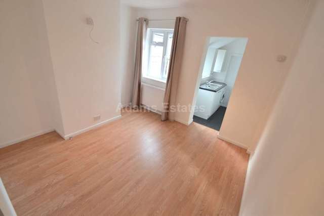  Image of 2 bedroom Terraced house to rent in Albany Road Reading RG30 at Albany Road  Reading, RG30 2UN