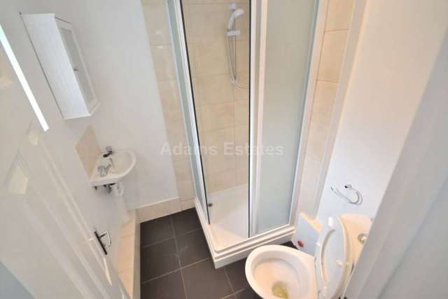  Image of 2 bedroom Terraced house to rent in Albany Road Reading RG30 at Albany Road  Reading, RG30 2UN