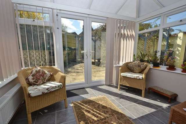  Image of 3 bedroom Detached house for sale in Broomfield Drive Alderholt Fordingbridge SP6 at Alderholt, SP6 3HY