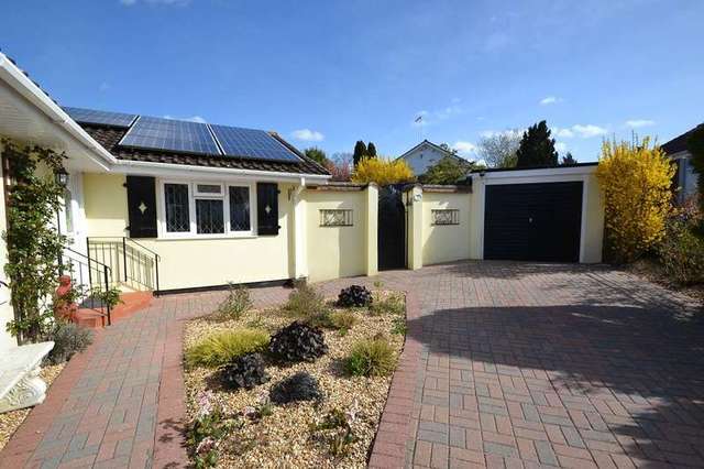  Image of 3 bedroom Detached house for sale in Broomfield Drive Alderholt Fordingbridge SP6 at Alderholt, SP6 3HY