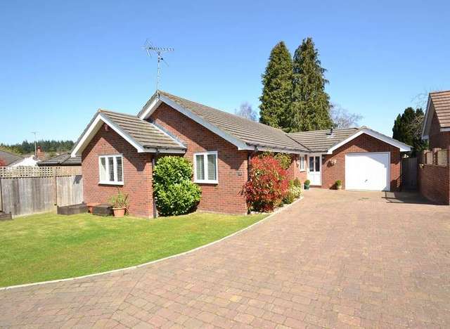  Image of 3 bedroom Detached house for sale in Harts Rise Alderholt Fordingbridge SP6 at Alderholt Fordingbridge, SP6 3AP