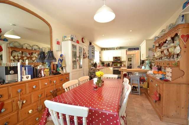  Image of 3 bedroom Detached house for sale in Harts Rise Alderholt Fordingbridge SP6 at Alderholt Fordingbridge, SP6 3AP