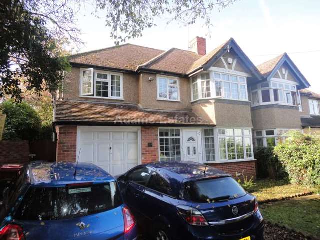  Image of 6 bedroom Semi-Detached house to rent in Alexandra Road Reading RG1 at Alexandra Road  Reading, RG1 5PP