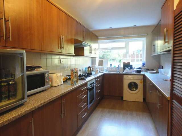  Image of 6 bedroom Semi-Detached house to rent in Alexandra Road Reading RG1 at Alexandra Road  Reading, RG1 5PP