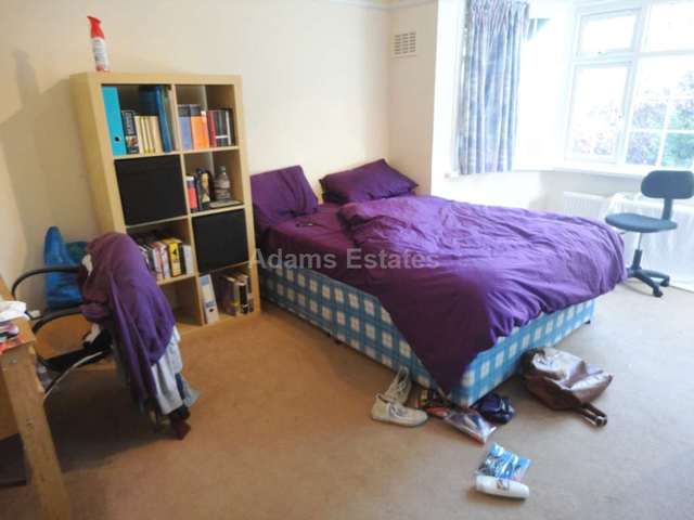  Image of 6 bedroom Semi-Detached house to rent in Alexandra Road Reading RG1 at Alexandra Road  Reading, RG1 5PP