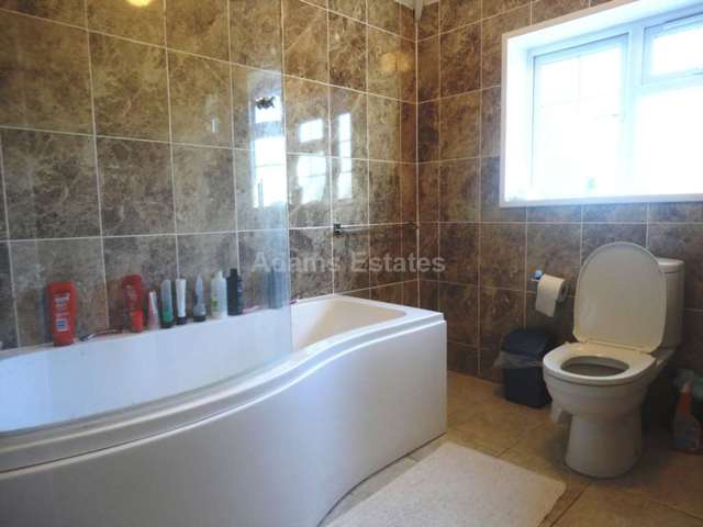  Image of 6 bedroom Semi-Detached house to rent in Alexandra Road Reading RG1 at Alexandra Road  Reading, RG1 5PP