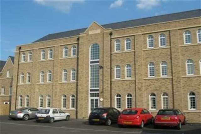  Image of 2 bedroom Flat to rent in Alicia Close Swindon SN25 at Swindon, SN25 1XE
