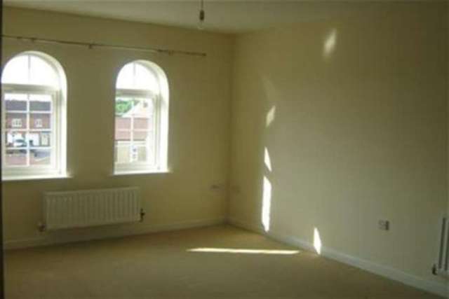  Image of 2 bedroom Flat to rent in Alicia Close Swindon SN25 at Swindon, SN25 1XE