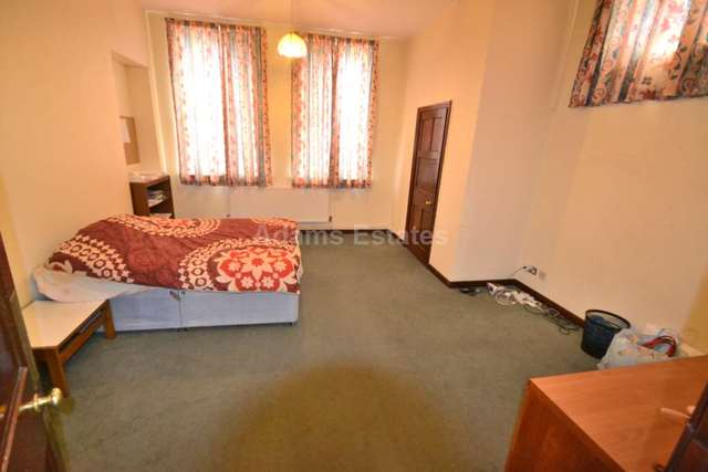  Image of 1 bedroom Flat to rent in Allcroft Road Reading RG1 at Allcroft Road  Reading, RG1 5DJ