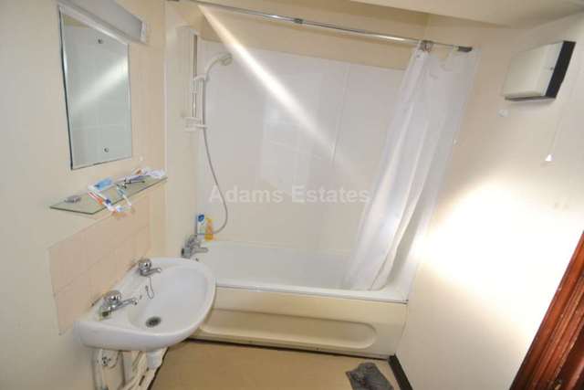  Image of 1 bedroom Flat to rent in Allcroft Road Reading RG1 at Allcroft Road  Reading, RG1 5DJ