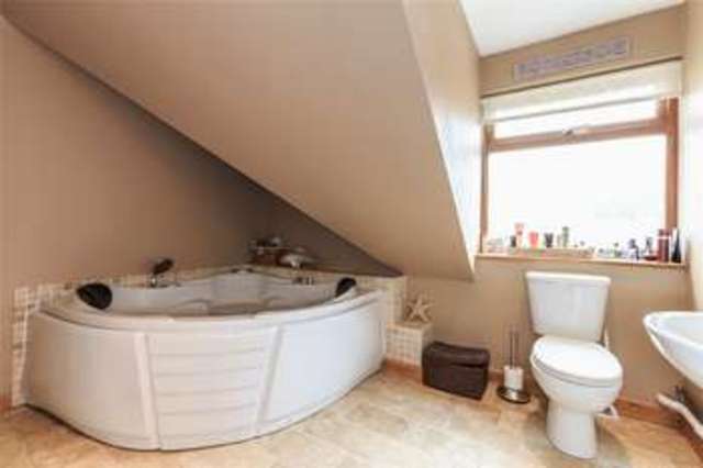  Image of 4 bedroom Detached house for sale in Alvescot Road Black Bourton Bampton OX18 at Black Bourton Bampton Black Bourton, OX18 2PP