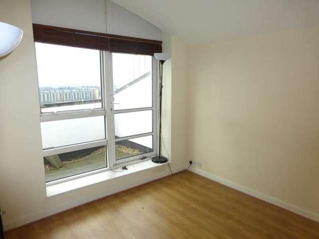  Image of 3 bedroom Flat to rent in Cuba Street London E14 at 42 Cuba Street  Canary Wharf, E14 8NF