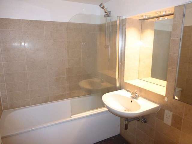  Image of 3 bedroom Flat to rent in Cuba Street London E14 at 42 Cuba Street  Canary Wharf, E14 8NF