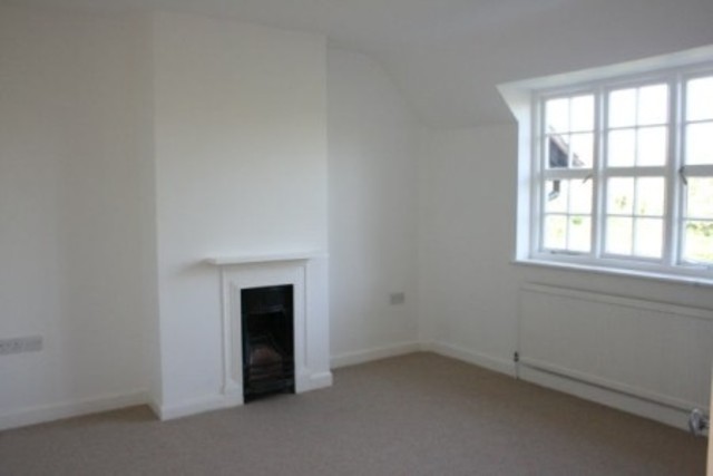  Image of 2 bedroom Cottage to rent in Asmuns Place London NW11 at Asmuns Place  London, NW11 7XG