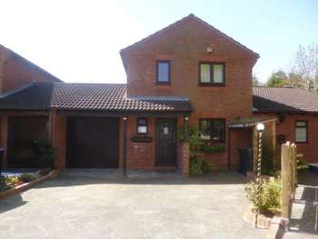  Image of 3 bedroom Semi-Detached house for sale in August End George Green Slough SL3 at August End George Green Slough, SL3 6RP