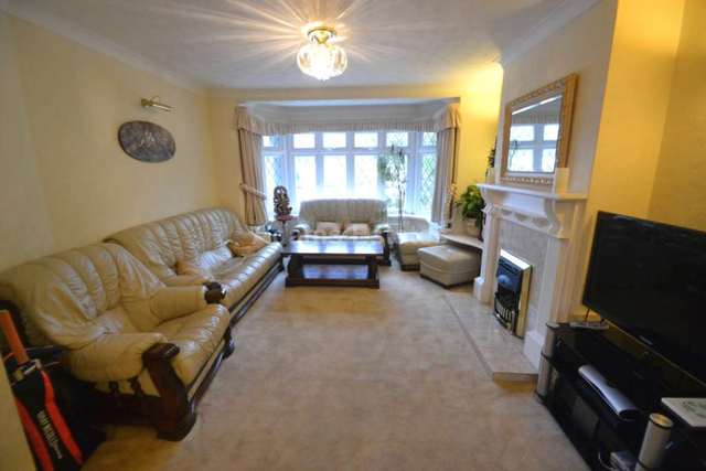  Image of 5 bedroom Semi-Detached house to rent in Avebury Square Reading RG1 at Avebury Square  Reading, RG1 5JH