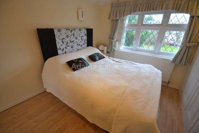 Image of 5 bedroom Semi-Detached house to rent in Avebury Square Reading RG1 at Avebury Square  Reading, RG1 5JH