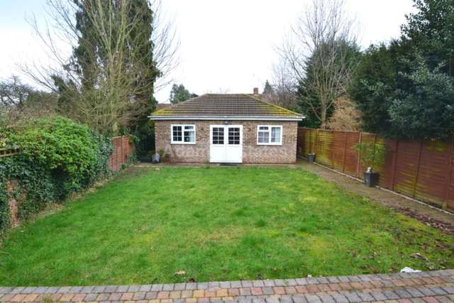 Image of 5 bedroom Semi-Detached house to rent in Avebury Square Reading RG1 at Avebury Square  Reading, RG1 5JH