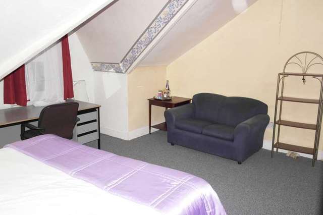  Image of 1 bedroom End of Terrace to rent in Avenue Hill Leeds LS8 at Chapel Allerton, LS8 4EY